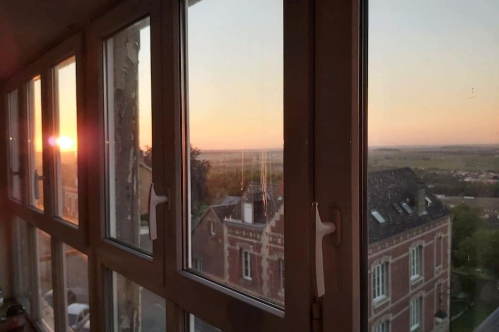 Duplex Atypique Dans La Cite Medievale Laon Exterior foto